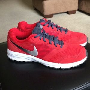 Nike Air Relentless 4, red/charcoal, size 9